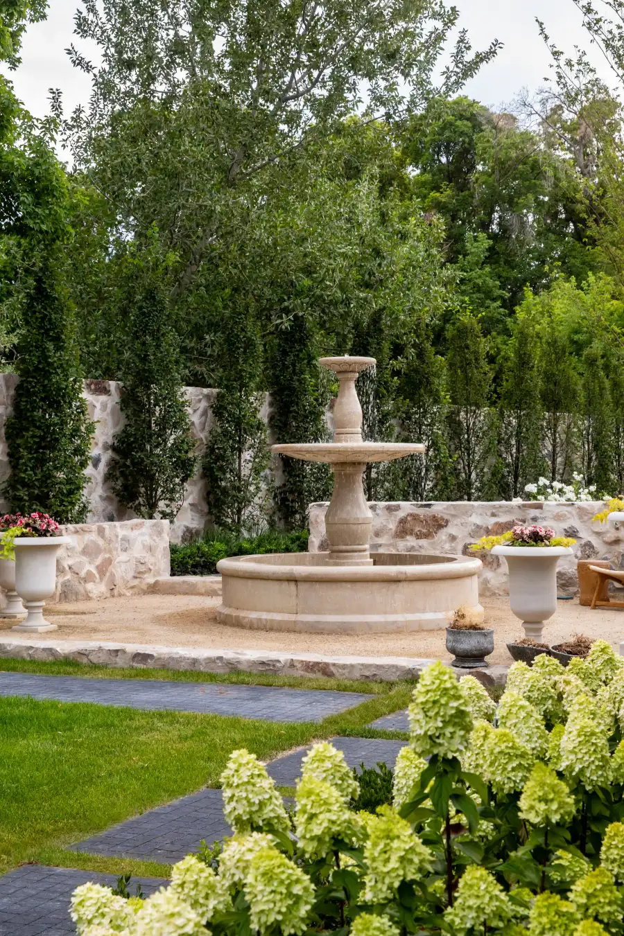 The estate, in full, photo 4 of 8